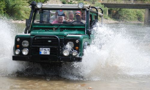 Antalya'da Jeep Safari Heyecanı