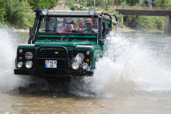 Der Nervenkitzel der Jeep Safari in Antalya